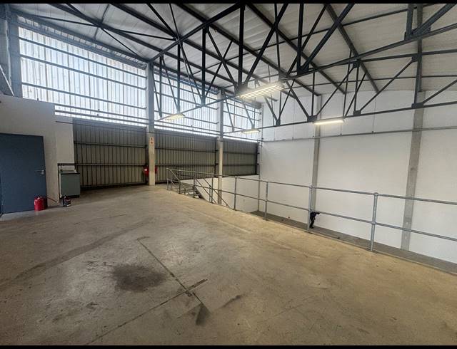 401M² WAREHOUSE TO LET IN AIRPORT INDUSTRIA